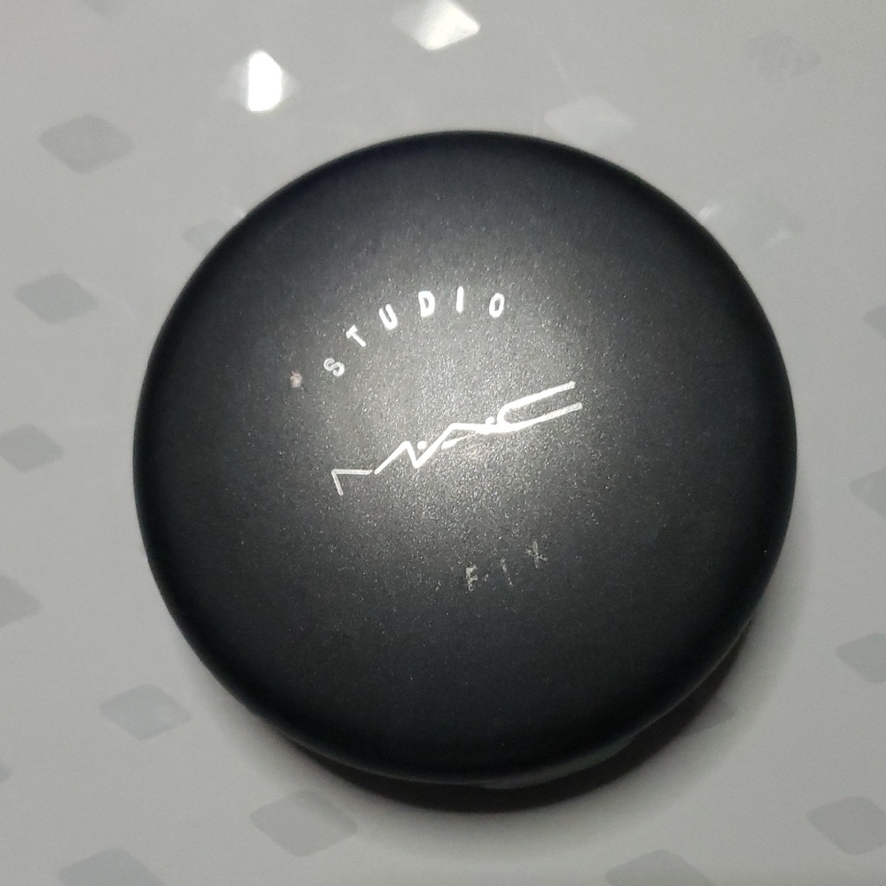 MAC Cosmetics Studio Fix Pressed Powder Compact - NC25